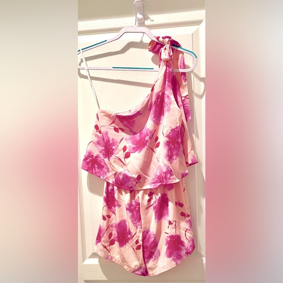 Lulu’s Take a Wild Chance Blush Floral Print One-Shoulder Romper Pretty in Pinks - Picture 4 of 7